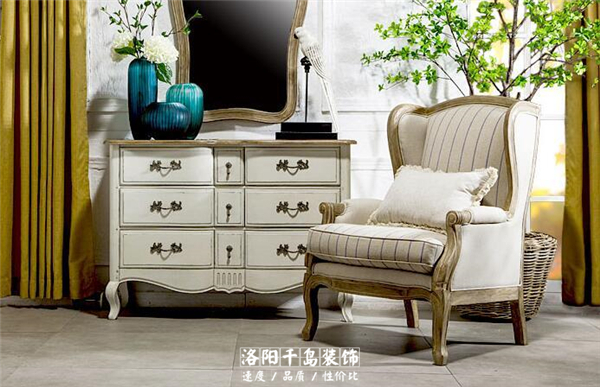 單人沙發(fā)，寬大舒適